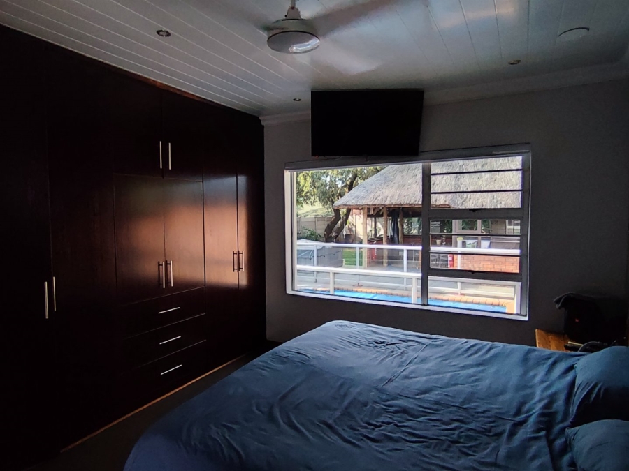 4 Bedroom Property for Sale in Langenhovenpark Free State